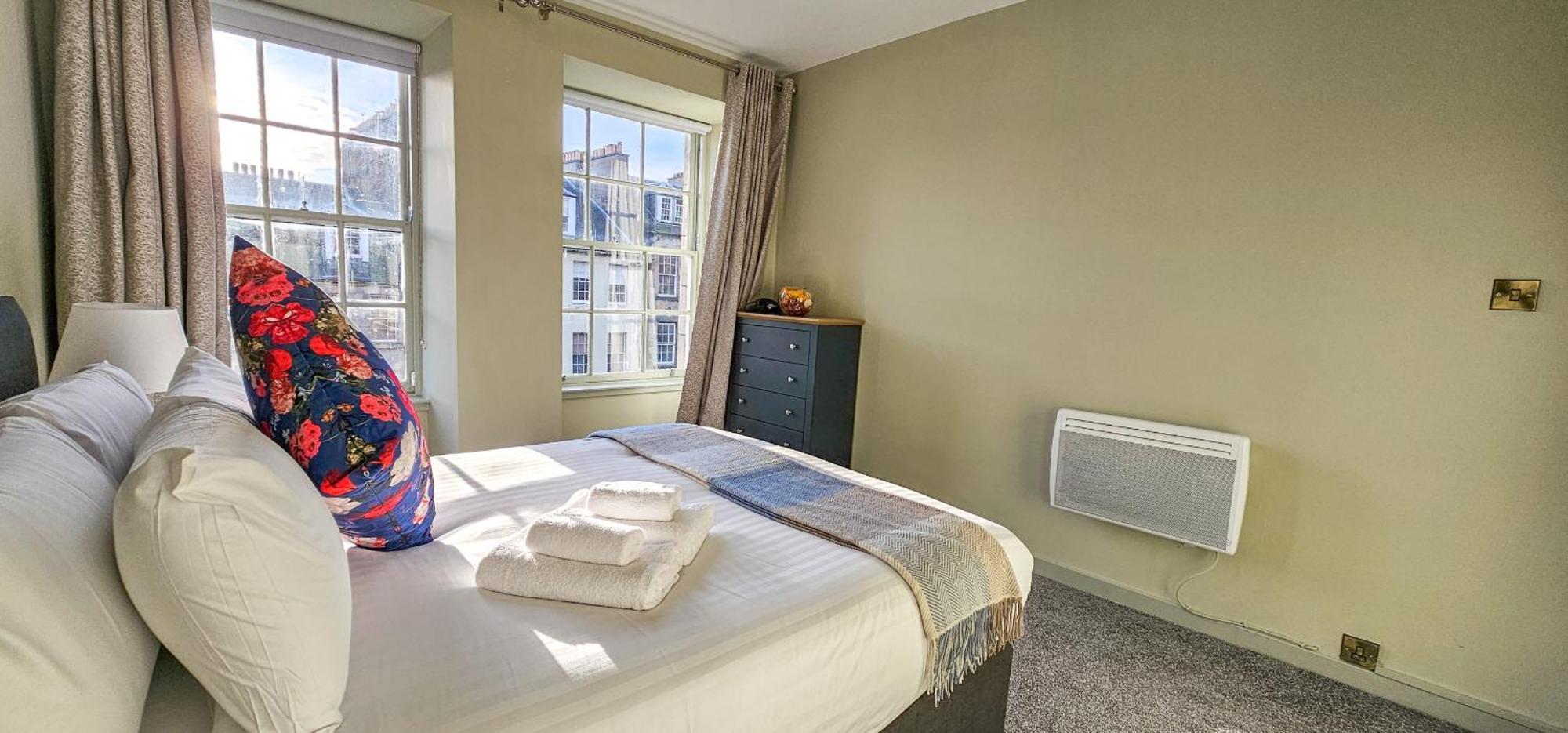 Royal Mile - Bright 2 Bedroom Apartment Edinburgh Dış mekan fotoğraf
